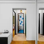 Design-led With Private Balcony, Appartement Boekarest