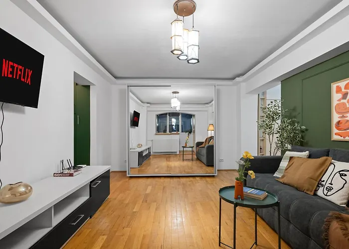 Design-led With Private Balcony, Bukarest