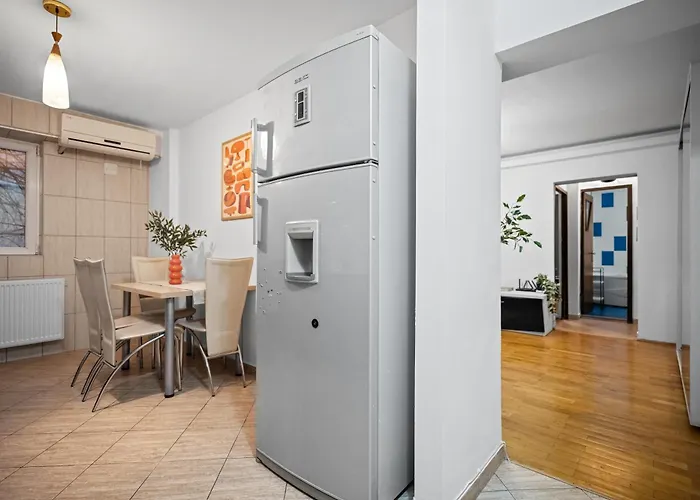 Design-led With Private Balcony, Appartement